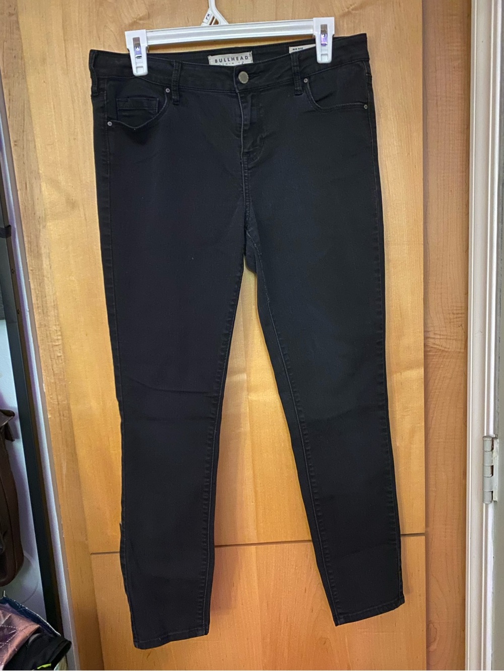 Bullhead Denim Co. Black Mid Rise Skinniest Jeans Women’s Size 29